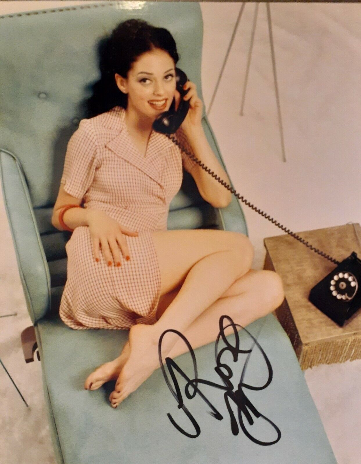 Rose McGowan signed 8x10