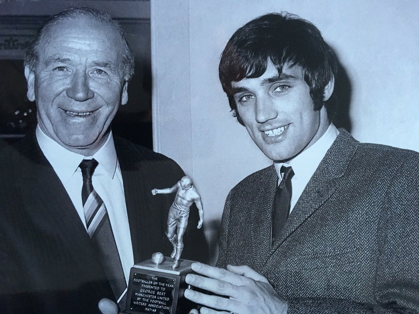 GEORGE BEST / MATT BUSBY - Manchester United LEGENDS - SUPER UNSIGNED Photo Poster paintingGRAPH