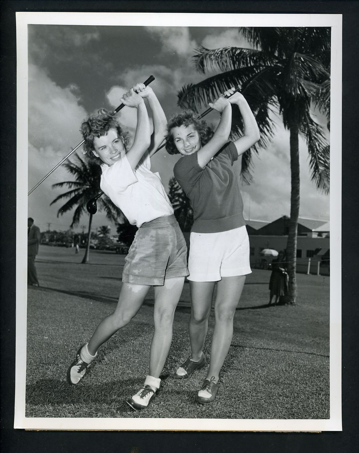 Alice & Marlene Bauer (Hagge) 1950 Press Photo Poster painting Golf Helen Lee Doherty Tournament