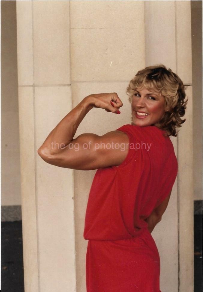 Bodybuilder FOUND Photo Poster painting Color MUSCLE WOMAN Original GIRL EN 22 41 U