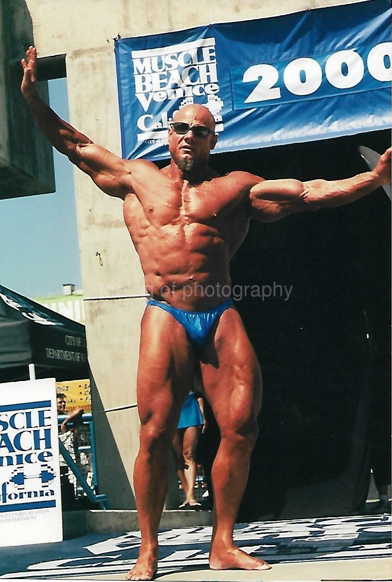 MUSCLE MAN Bodybuilder FOUND Photo Poster painting Color VENICE BEACH CALIFORNIA Original 06 24S