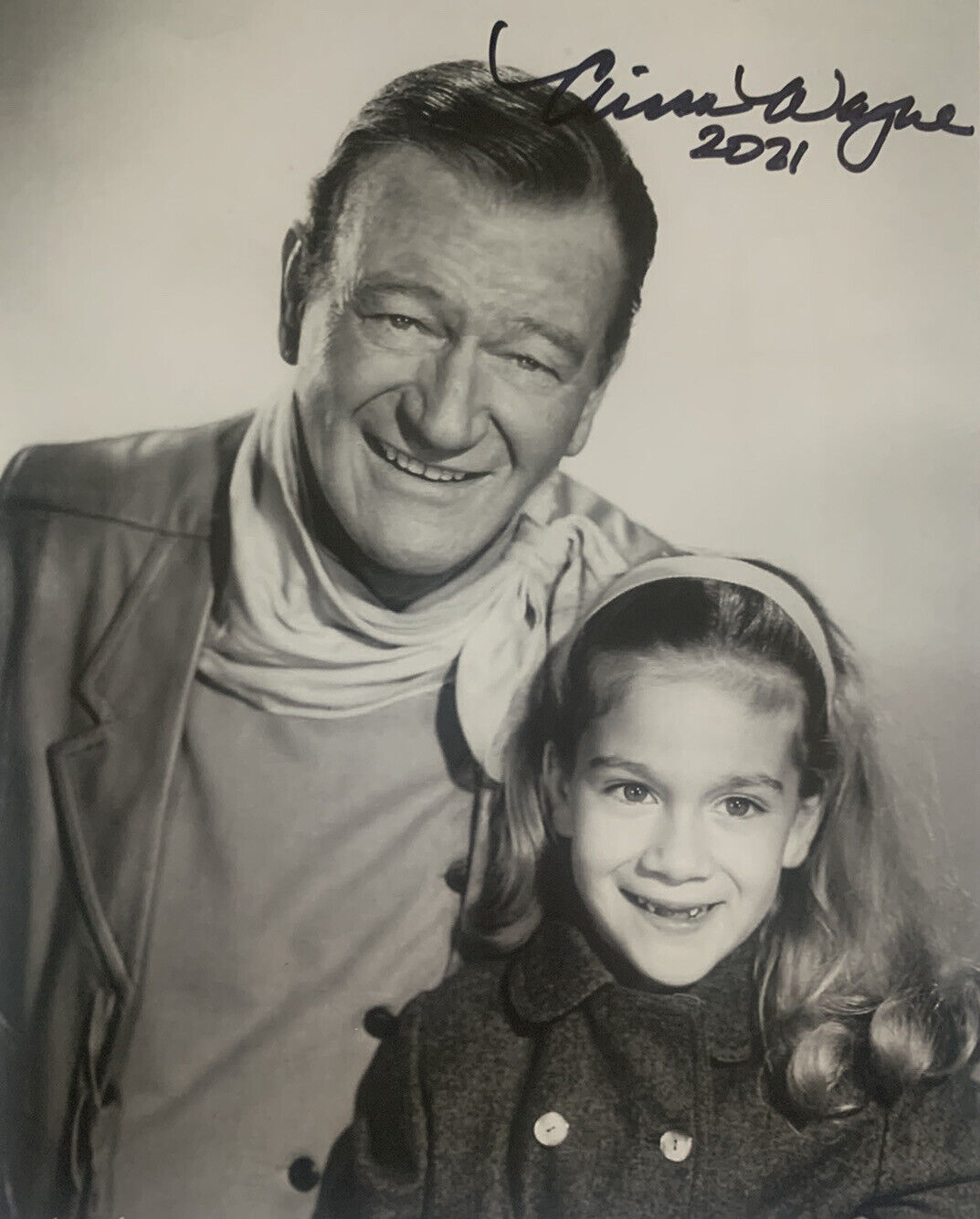 AISSA WAYNE HAND SIGNED 8x10 Photo Poster painting ACTRESS JOHN WAYNE AUTHENTIC AUTOGRAPH COA