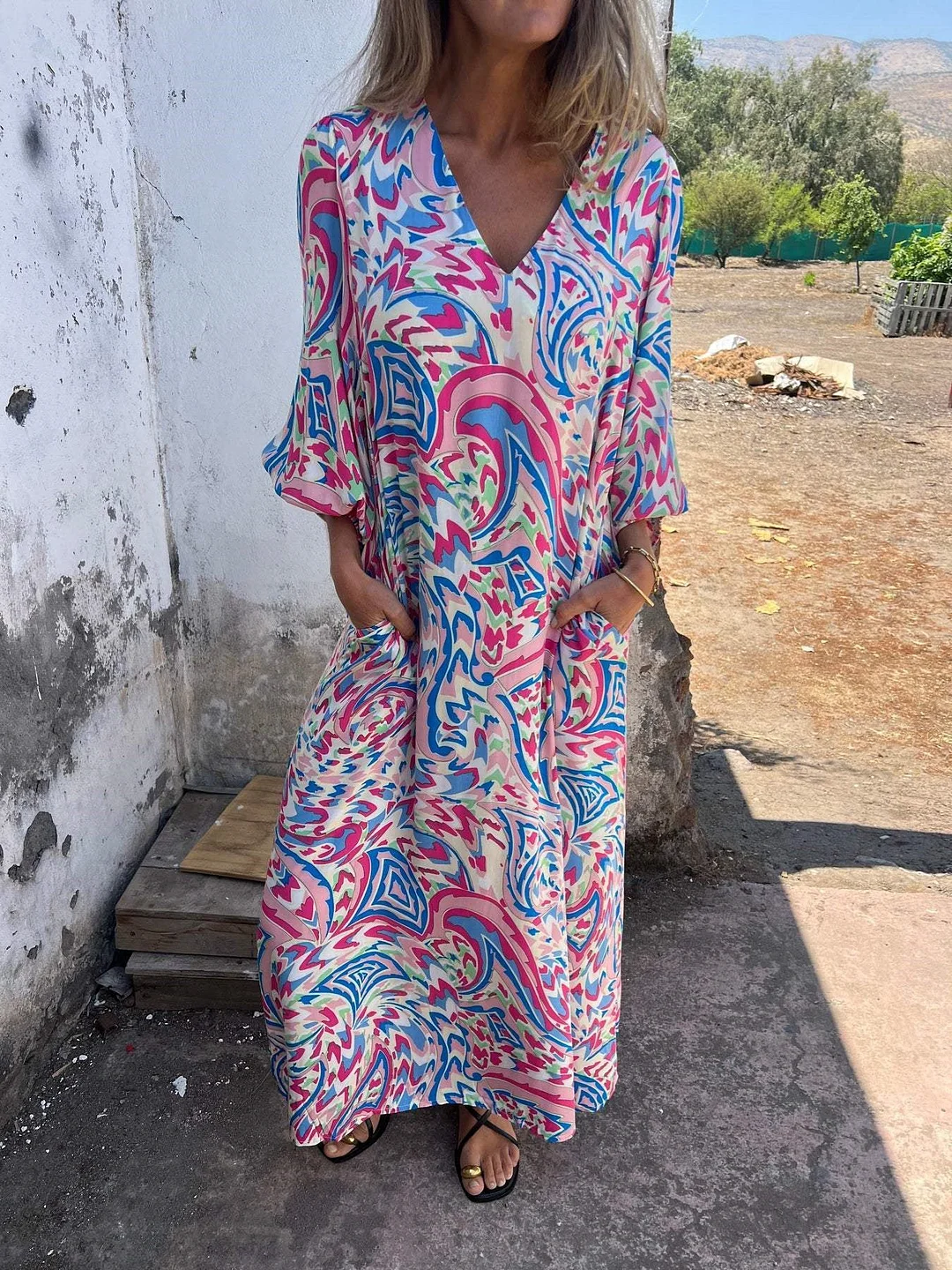 Women's 3/4 Sleeve V-neck Graphic Printed Maxi Dress