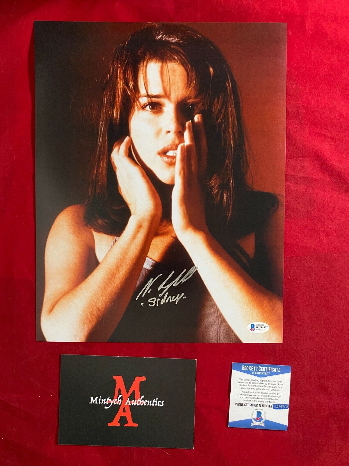 NEVE CAMPBELL AUTOGRAPHED SIGNED 11x14 Photo Poster painting! SCREAM! BECKETT COA! SIDNEY!