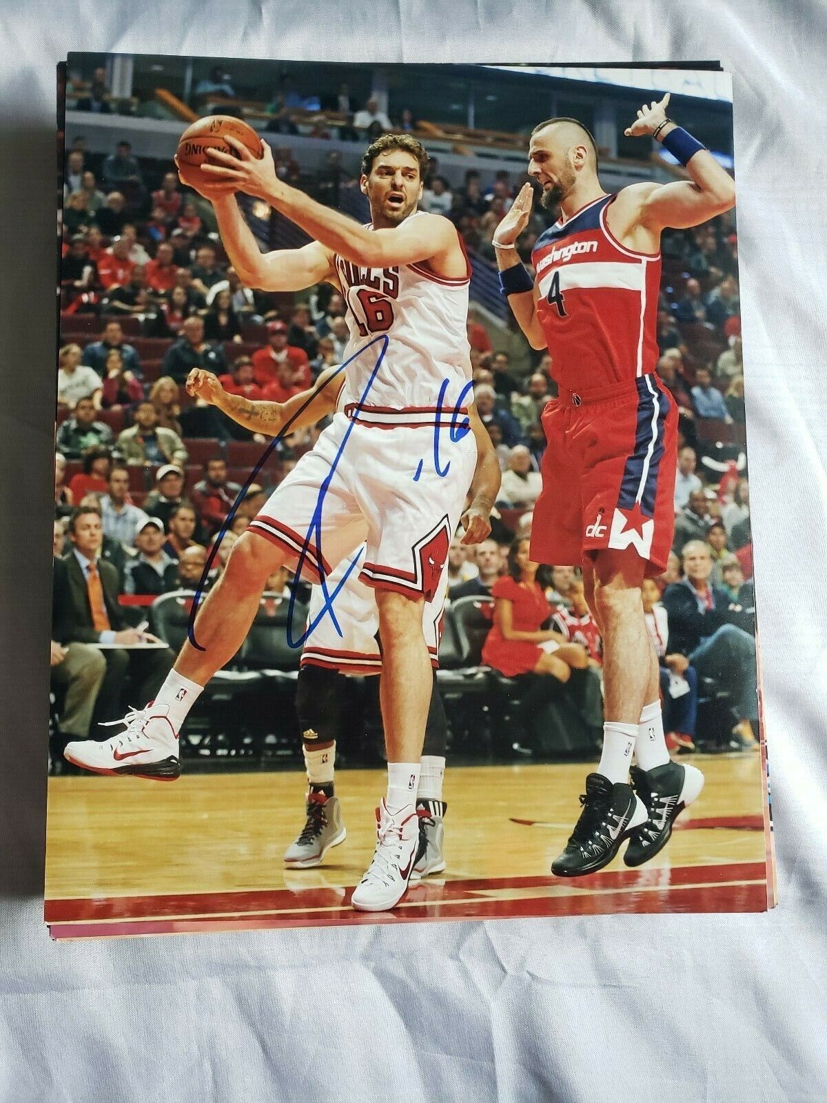 PAU GASOL CHICAGO BULLS SIGNED AUTOGRAPHED 8x10 Photo Poster painting COA BASKETBALL SPAIN