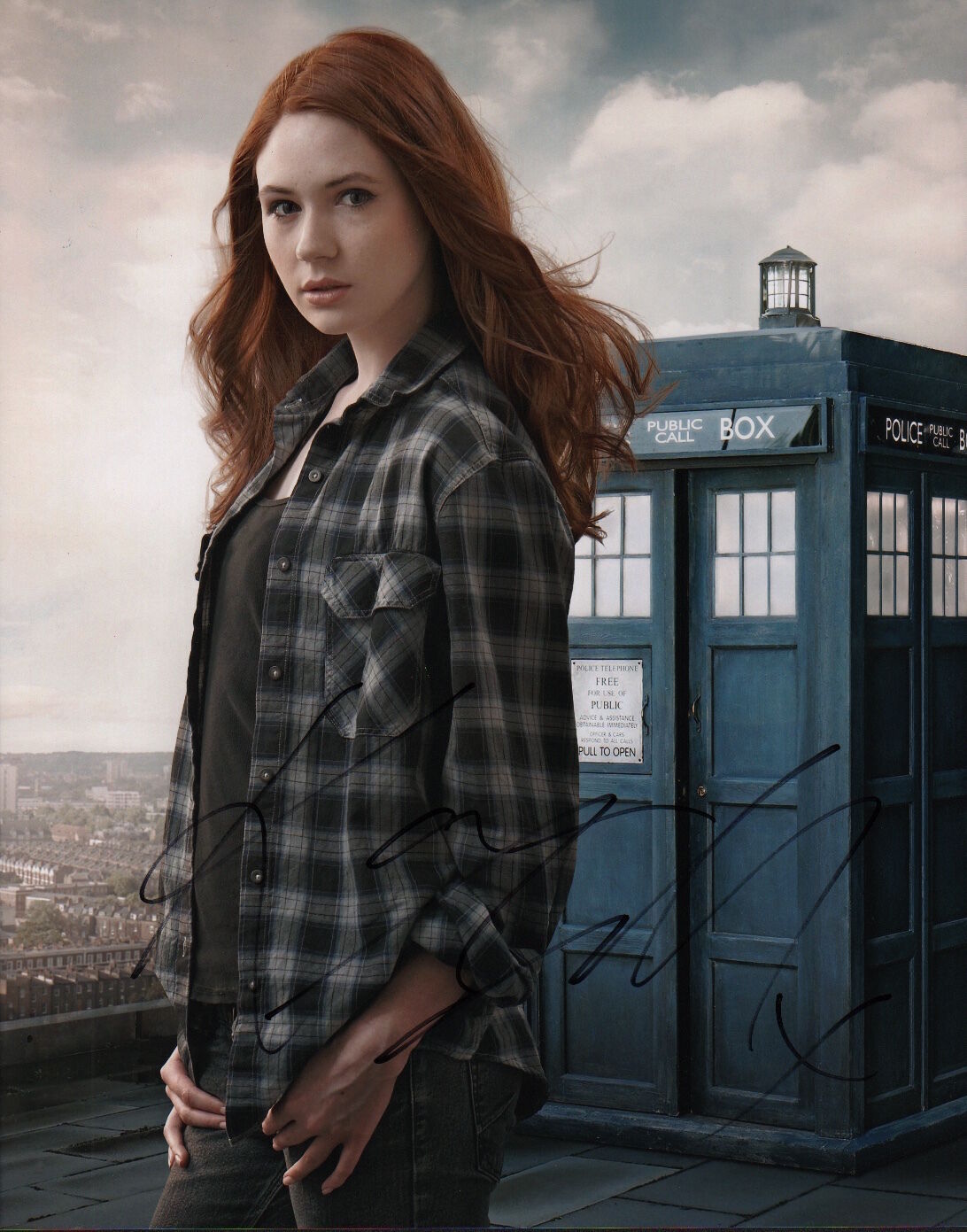 Karen Gillan (Dr. Who) signed 11x14 Photo Poster painting