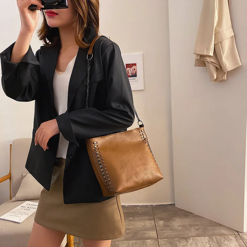 Winter new female bag retro style large capacity one-shoulder bucket bag soft leather rivet messenger bag