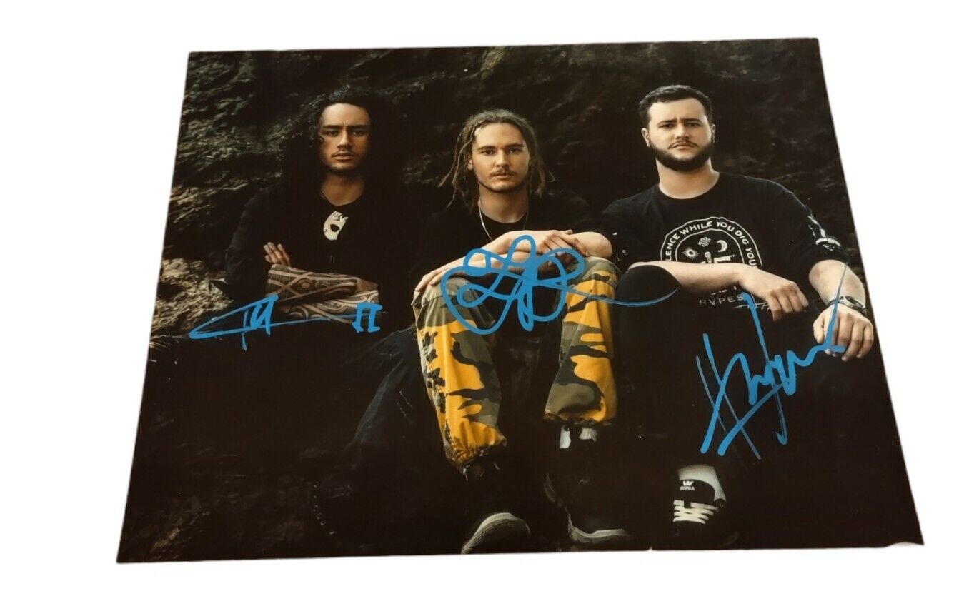 ALIEN WEAPONRY SIGNED 8x10 Photo Poster painting Henry Lewis De Jong COA 2