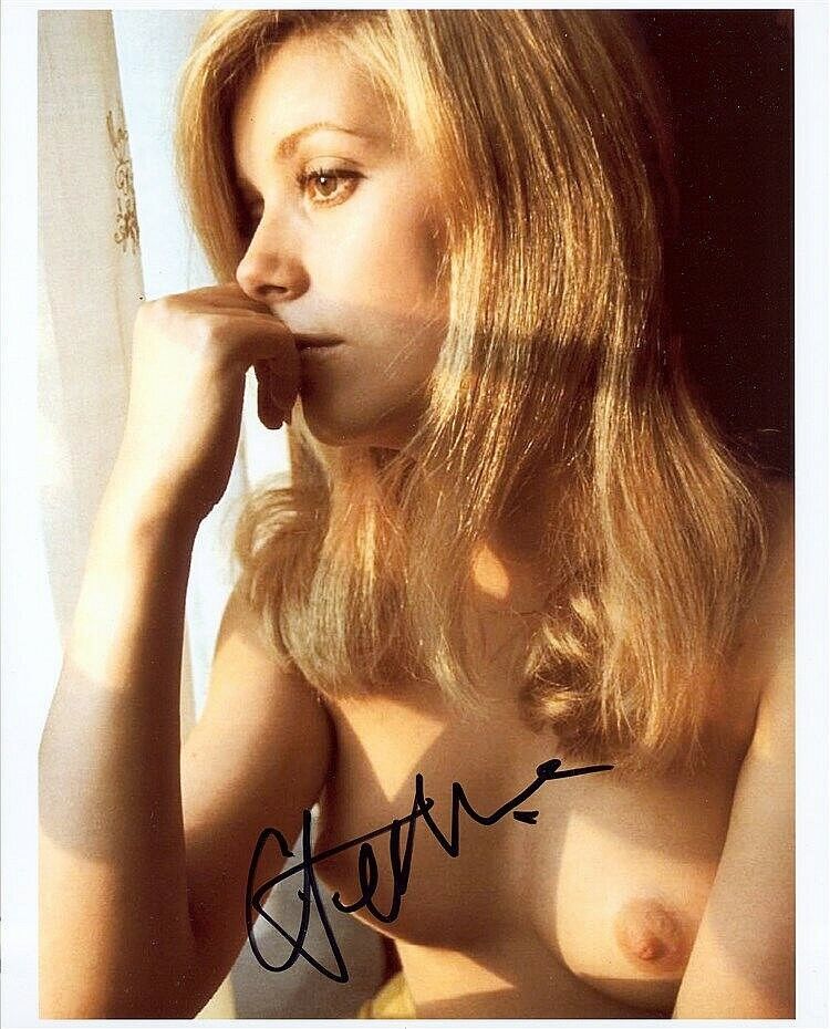 CATHERINE DENEUVE Signed Photo Poster paintinggraph - Film Actress - preprint