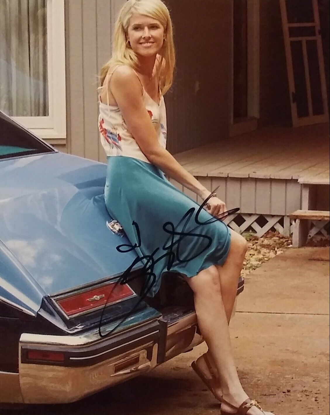 Sarah Wright signed 8 x 10