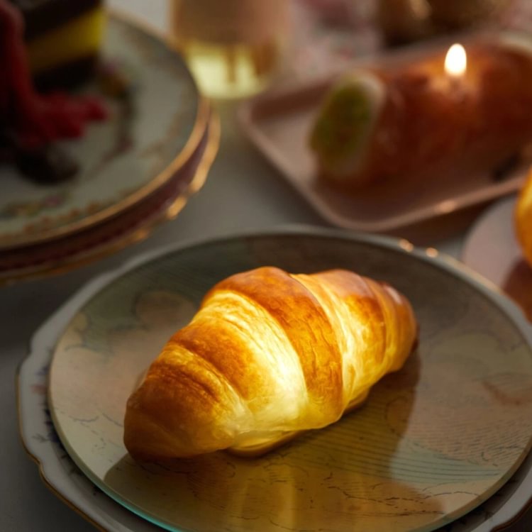 Creative Real-Like Croissant Night Light CSTWIRE
