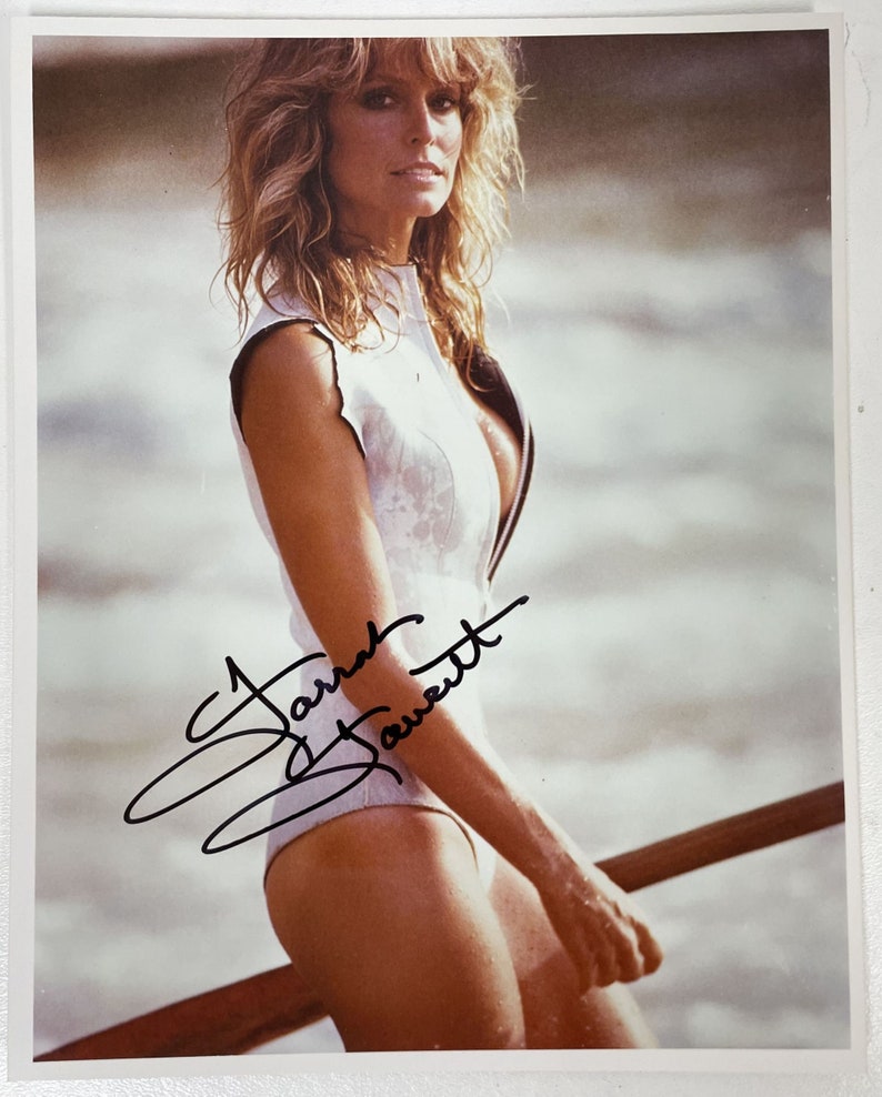 Farrah Fawcett (d. 2009) Signed Autographed Glossy 8x10 Photo Poster painting - COA Matching Holograms