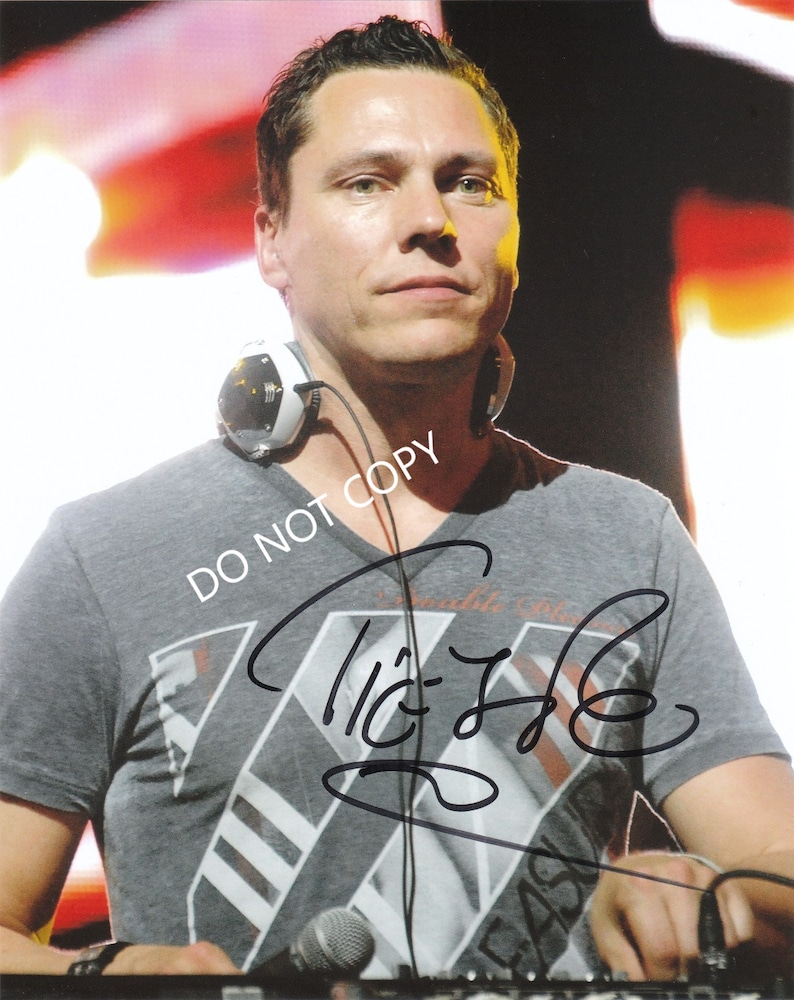 DJ Tiesto 8 x10 20x25 cm Autographed Hand Signed Photo Poster painting