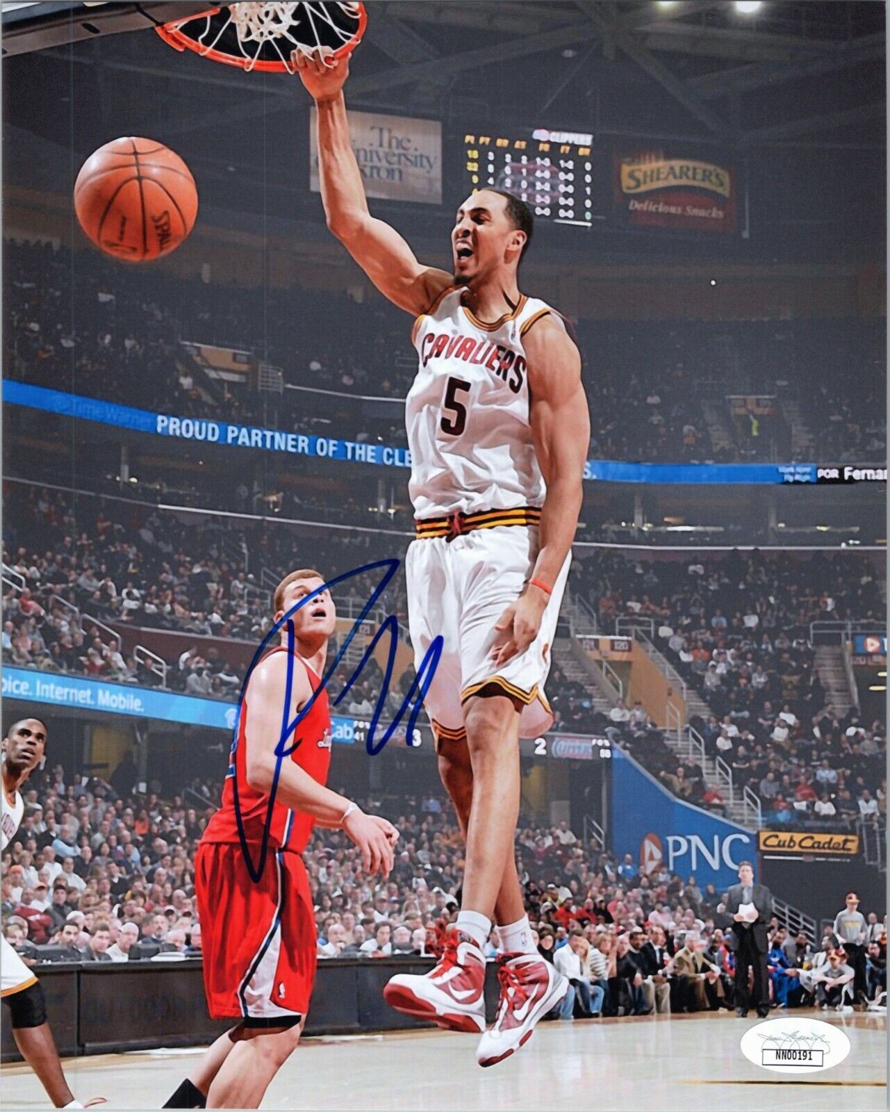 RYAN HOLLINS Authentic Hand-Signed Cleveland Cavaliers