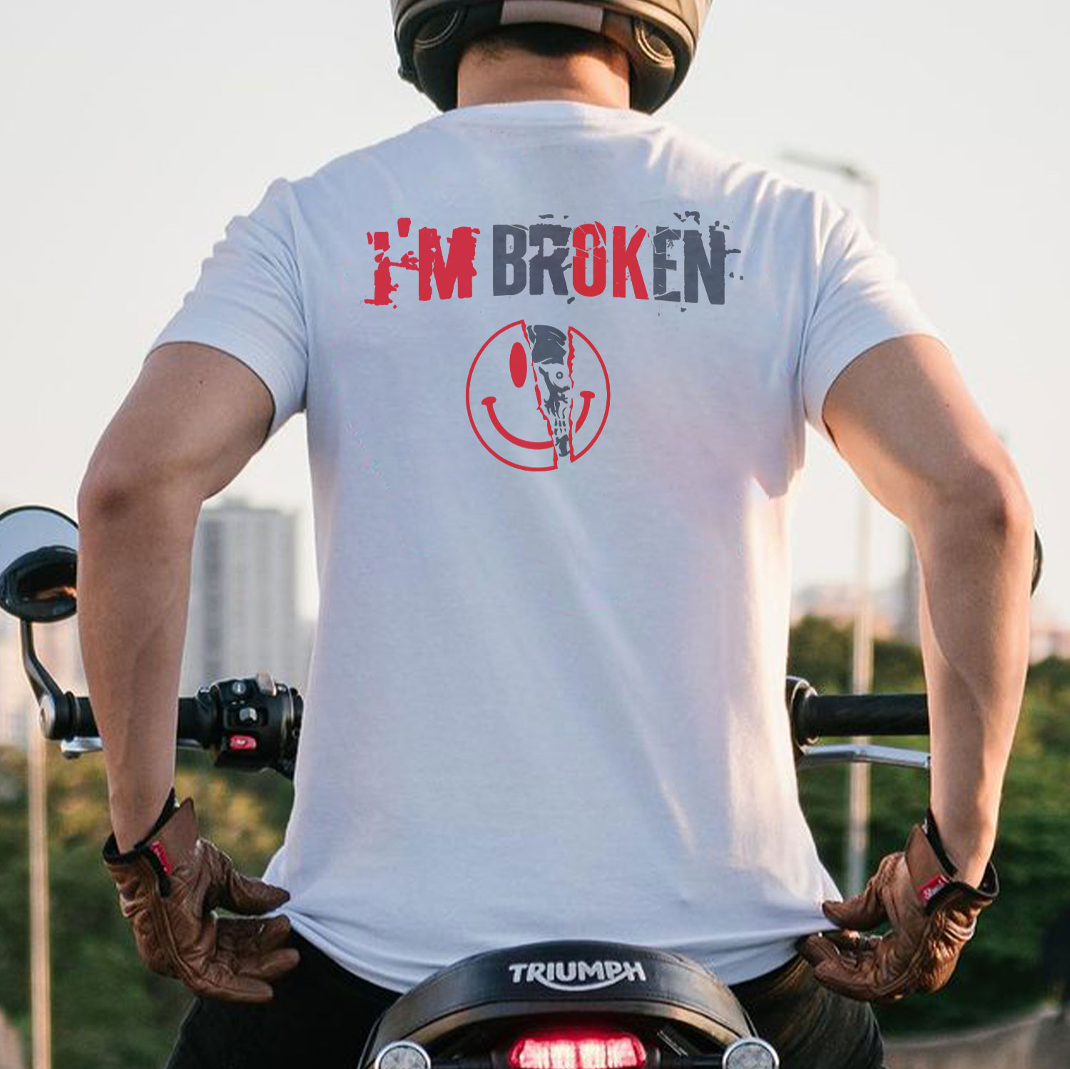 I’M BROKEN and Smiling Face Skull Graphic Casual Black and White Print T-shirt