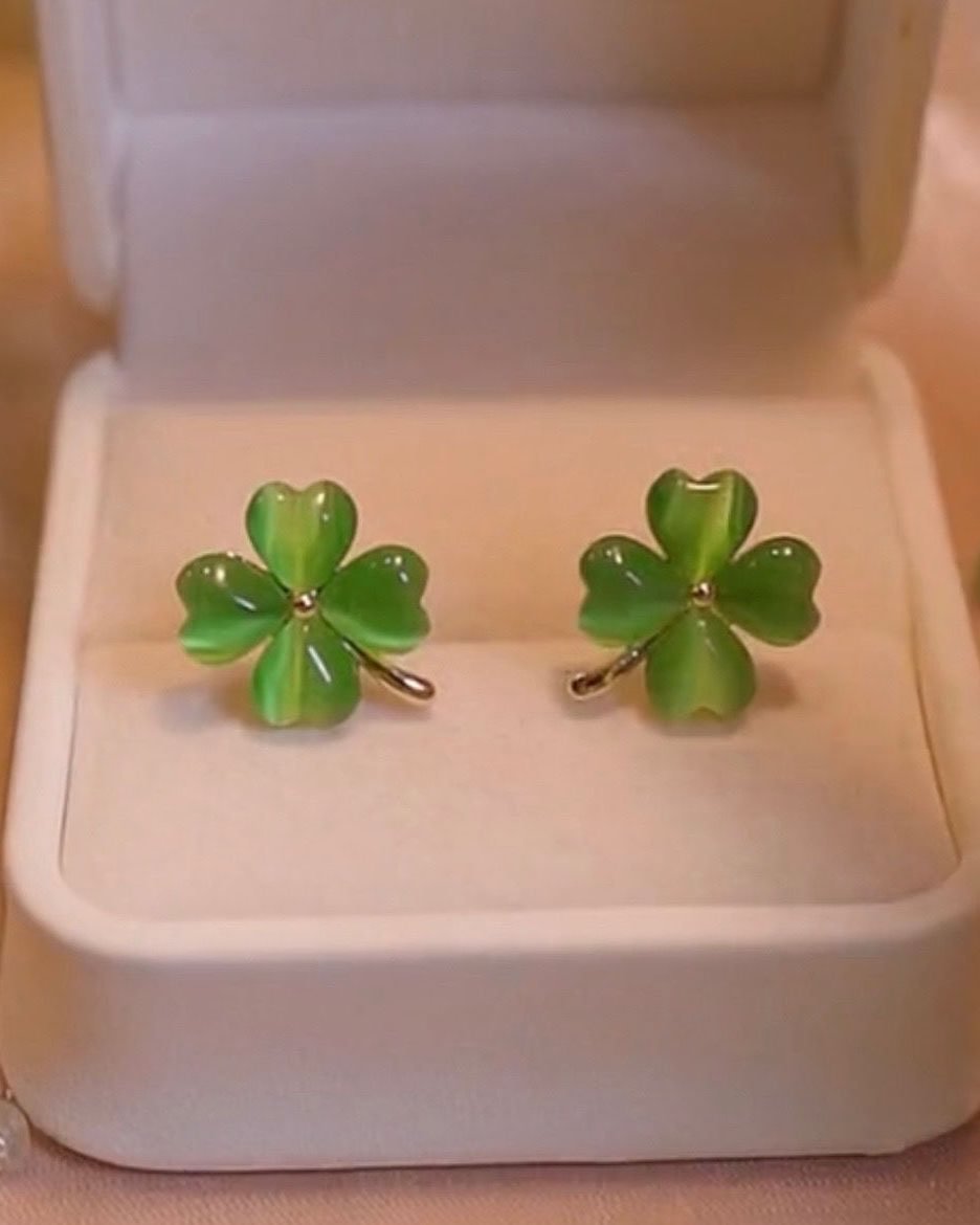 Simple And Delicate Four-Leaf Clover Earrings