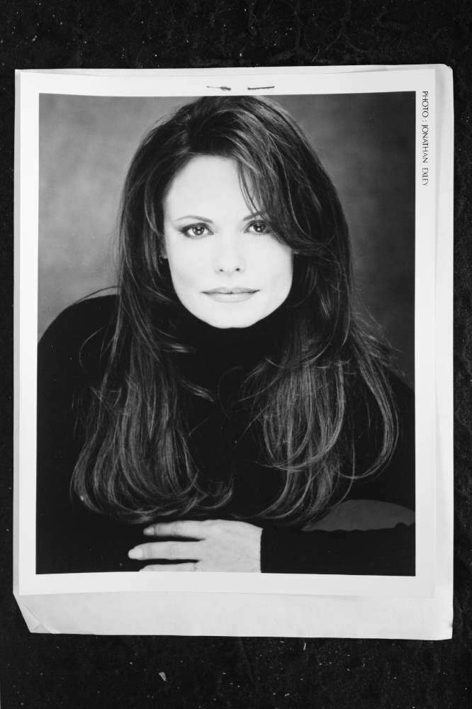 Kay Lenz - 8x10 Headshot Photo Poster painting w/ Resume - Rich Man, Poor Man