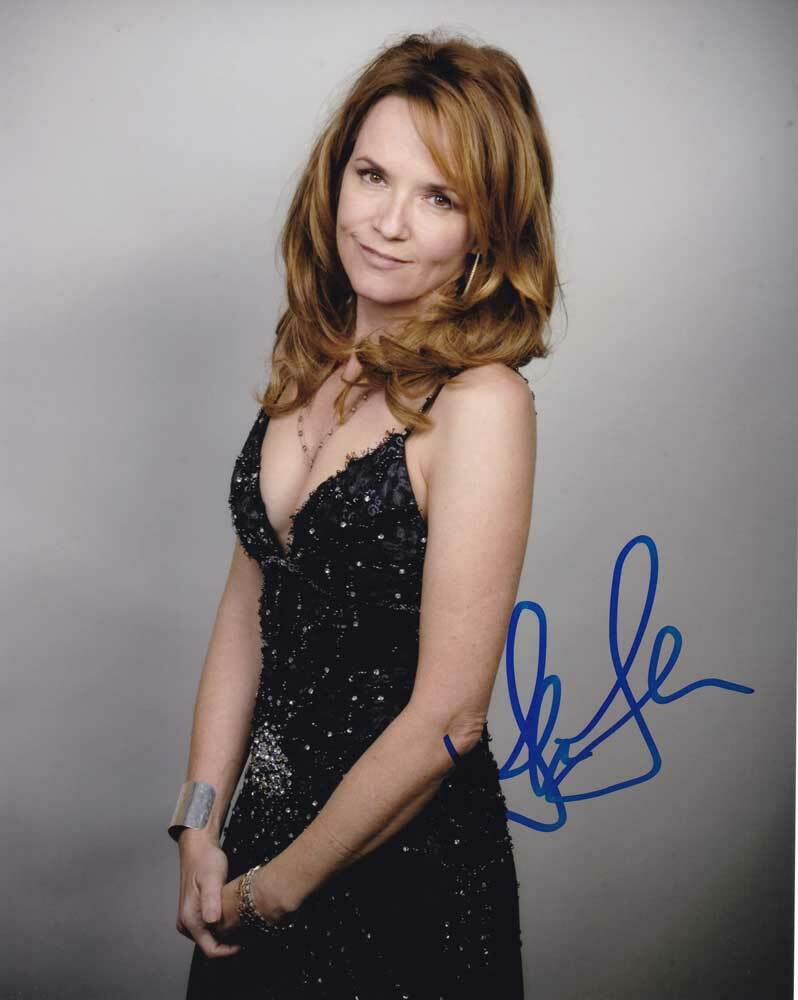 Lea Thompson In-person AUTHENTIC Autographed Photo Poster painting SHA #88017