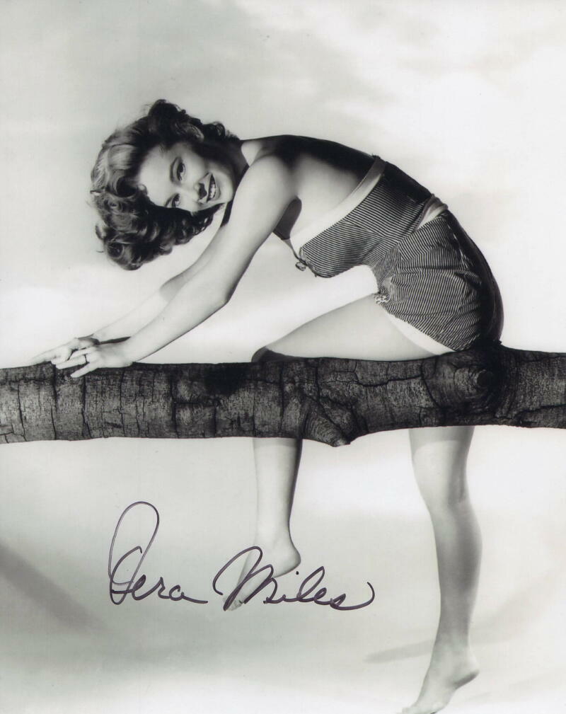 VERA MILES SIGNED AUTOGRAPH 8X10 Photo Poster painting - BAREFOOT BEAUTY, YOUNG AND BEAUTIFUL