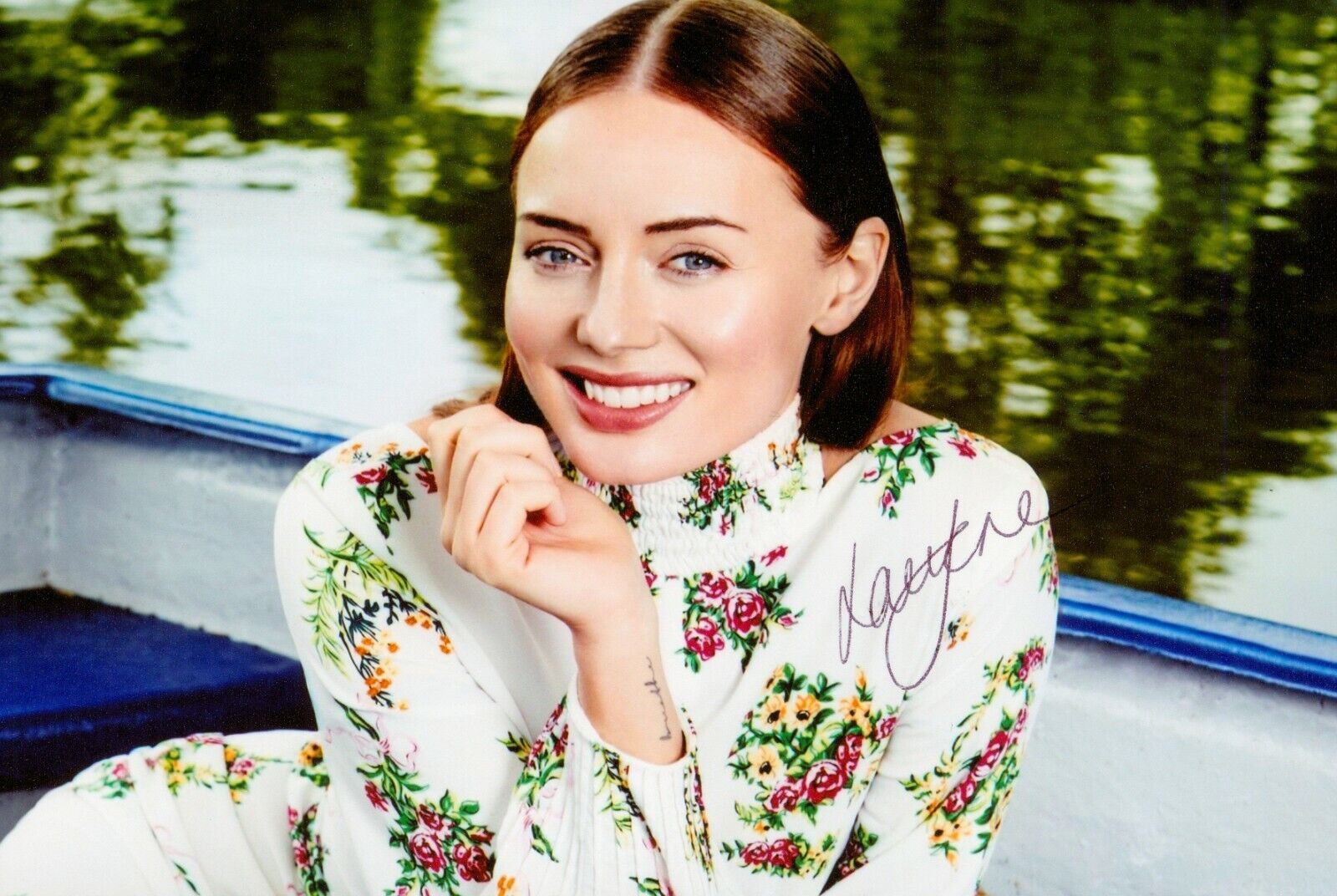 Laura Haddock Signed 6x4 Photo Poster painting Honest Kacie The Inbetweeners Autograph + COA