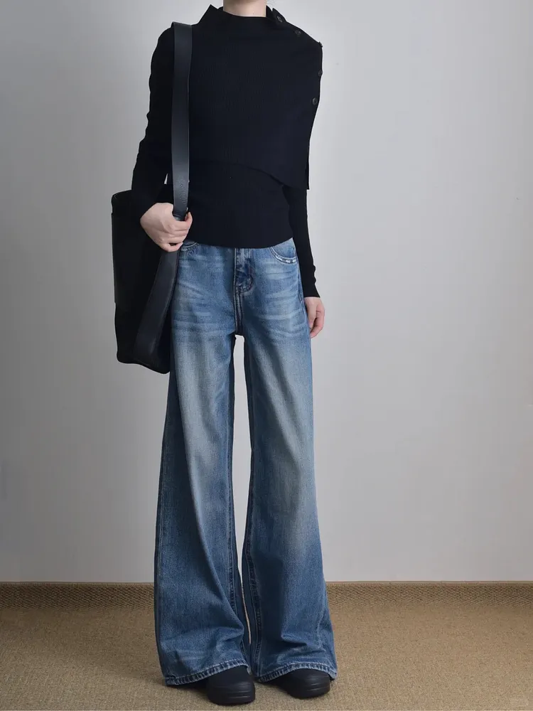Mid-wash wide-leg jeans
