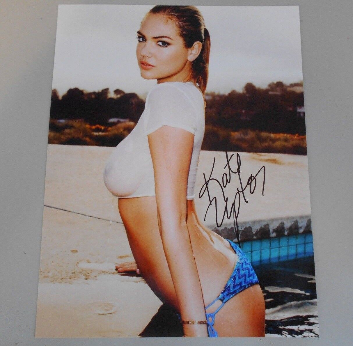 KATE UPTON - VS MODEL - ACTRESS - * 8.5 X 11 W/COA