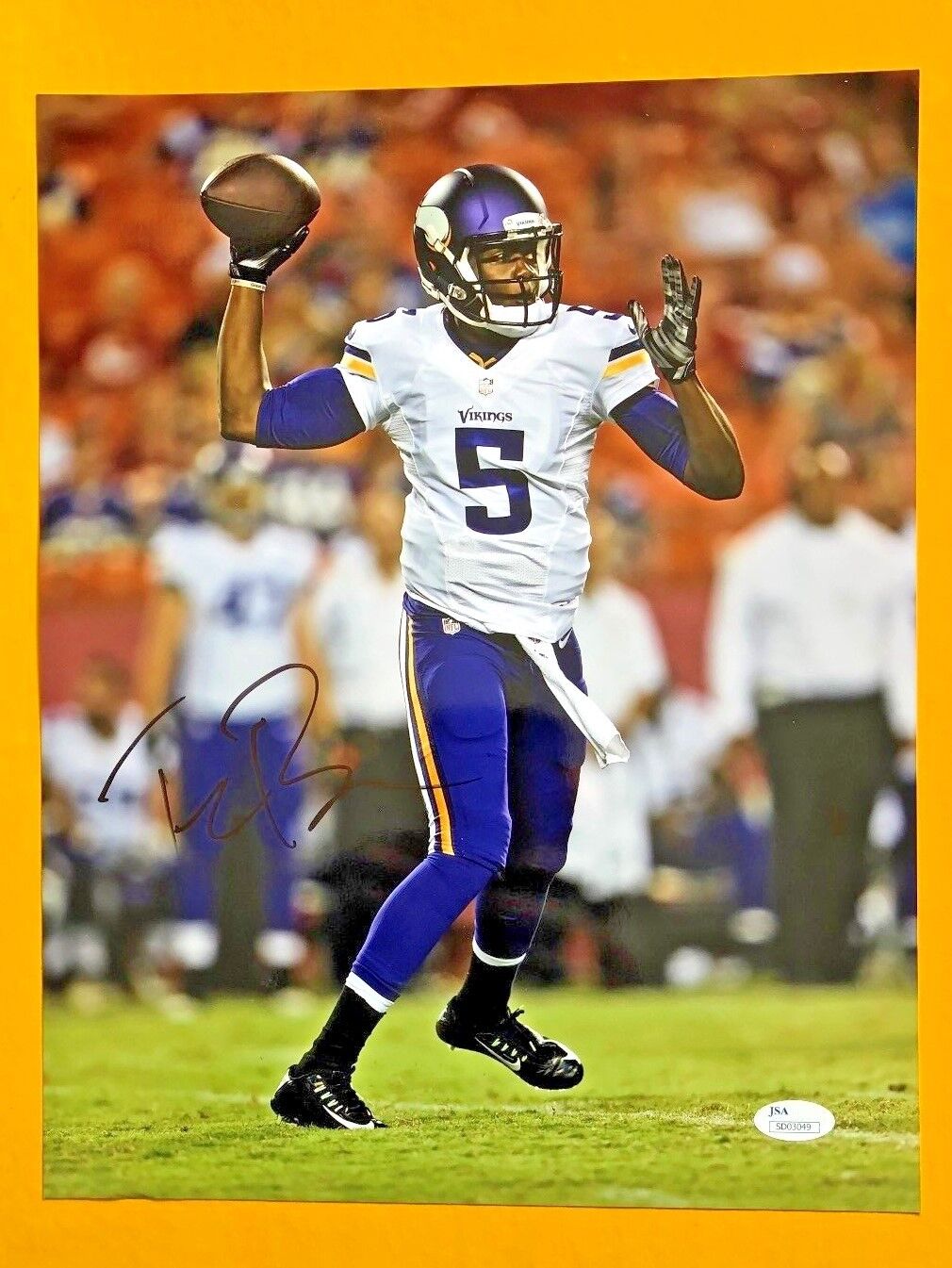 TEDDY BRIDGEWATER SIGNED 11 X14 MINNESOTA VIKINGS Photo Poster painting JSA POSE 4