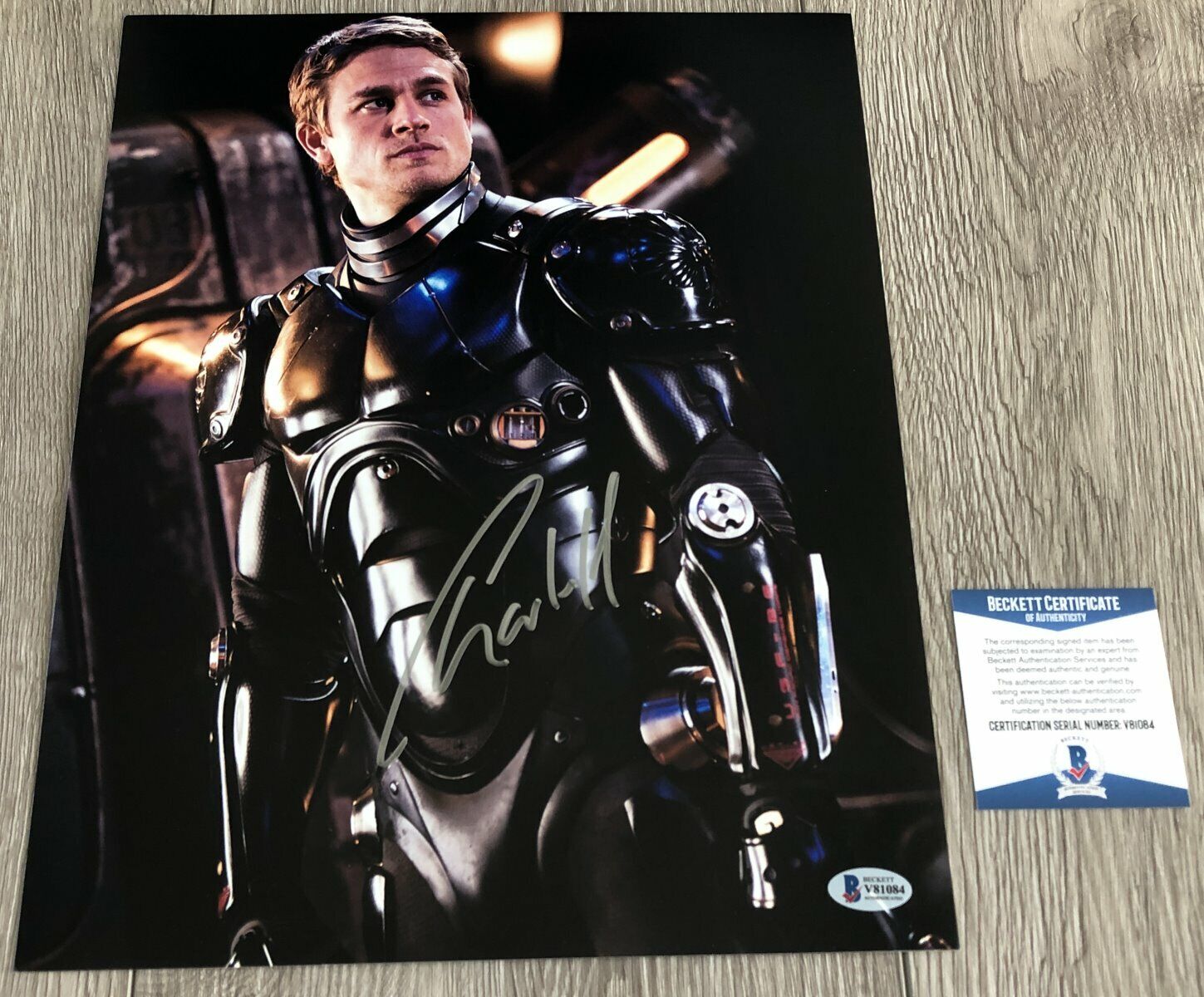 CHARLIE HUNNAM SIGNED AUTOGRAPH PACIFIC RIM 11x14 Photo Poster painting w/PROOF BECKETT BAS COA