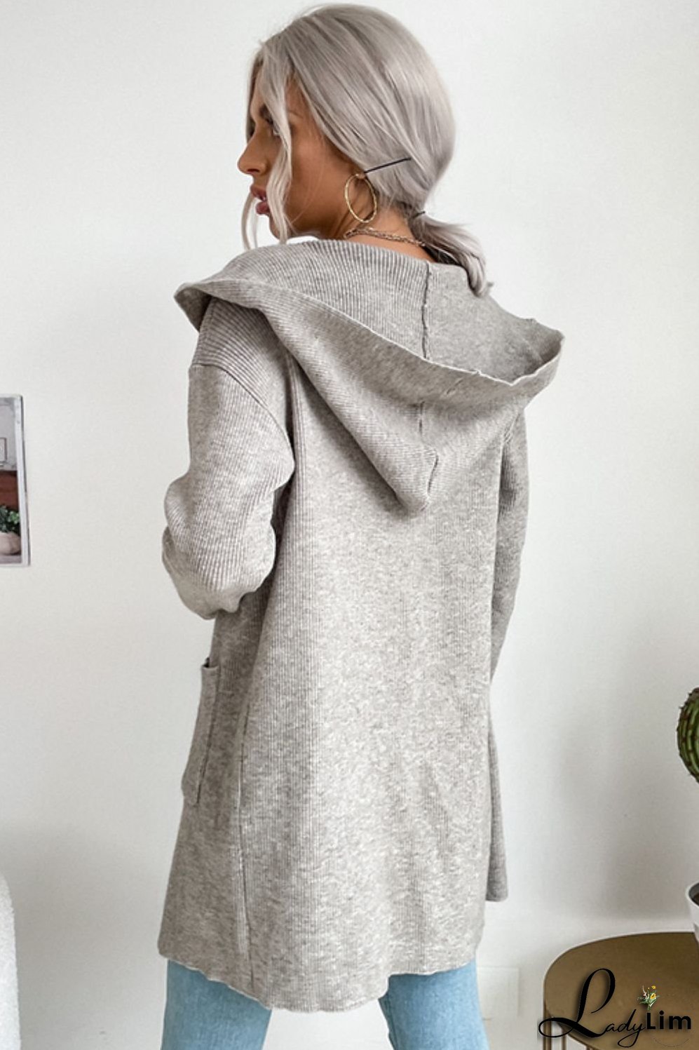 Effortless and Trendy Cardigan