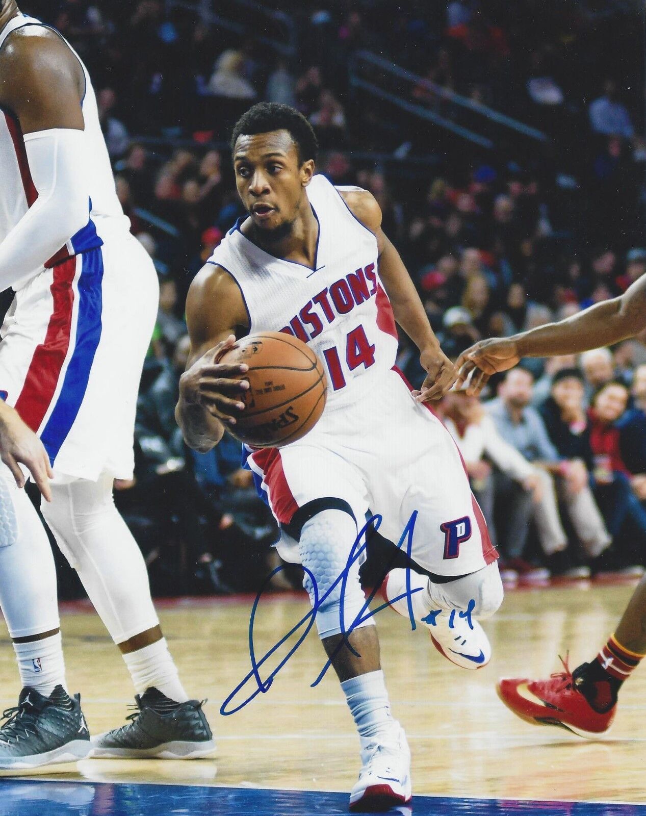 Ish Smith autographed 8x10 Detroit Pistons#S369