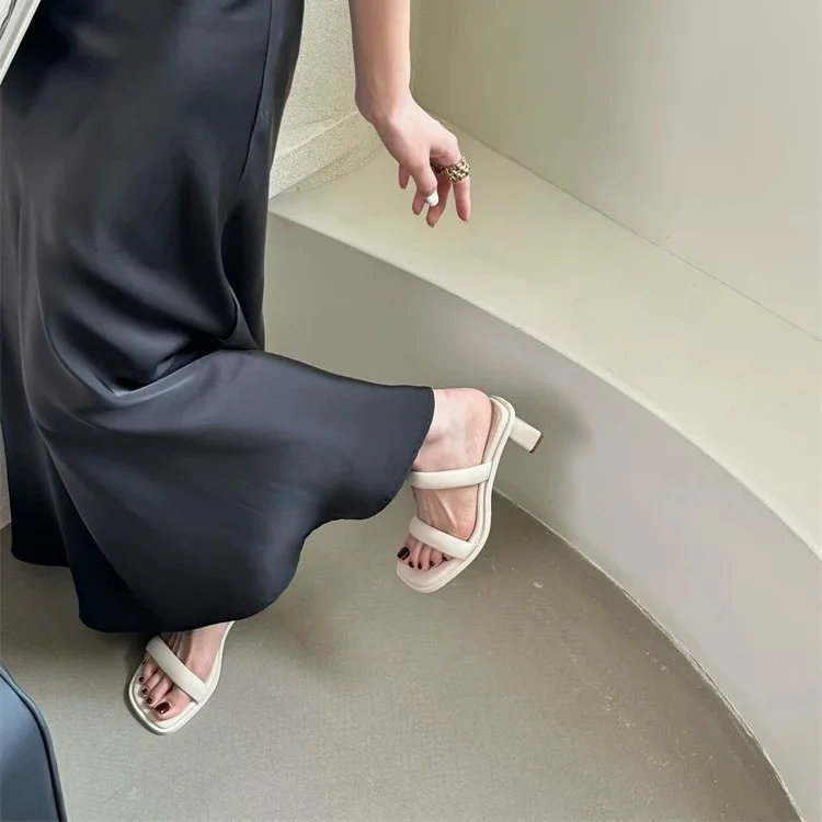 Breakj Breakj And Word With Small Cool Slippers Wearing Women 2025 Summer New French Fashion Temperament High-Heezy Slippers