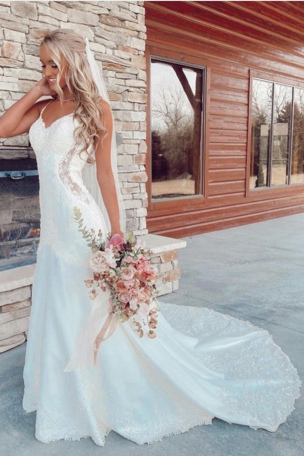 Elegant Spaghetti-Straps Mermaid V-neck Floor-length Wedding Dress With Appliques Lace | Ballbellas Ballbellas