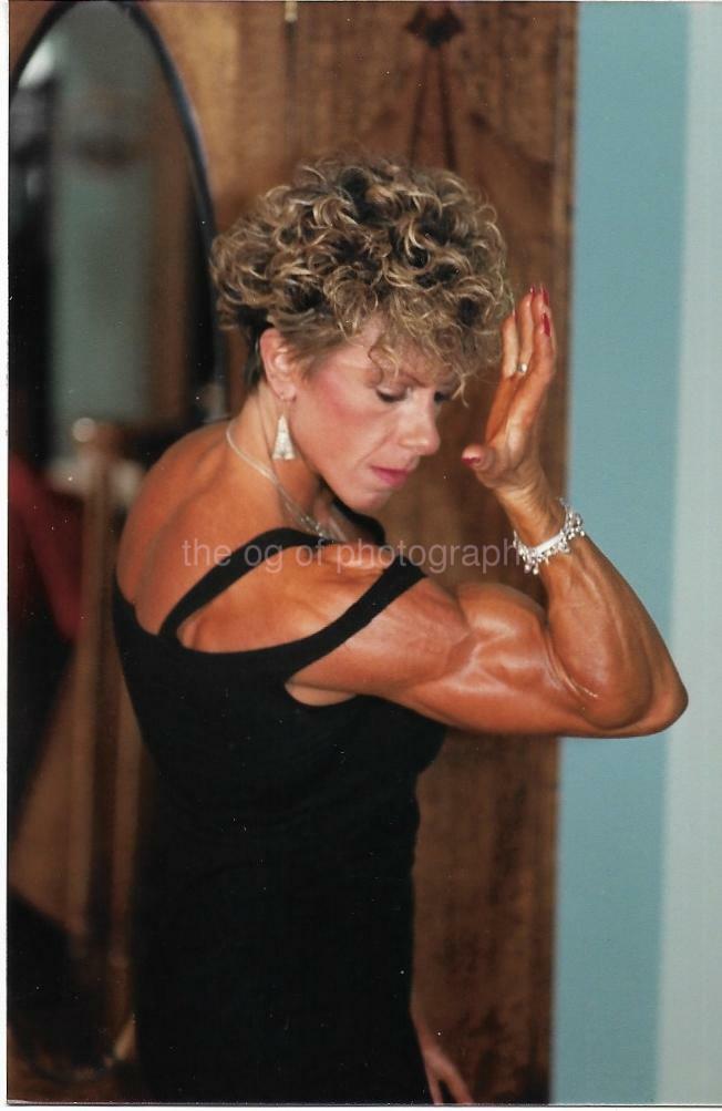 FEMALE BODYBUILDER 80's 90's FOUND Photo Poster painting Color MUSCLE WOMAN Original EN 111 18 F