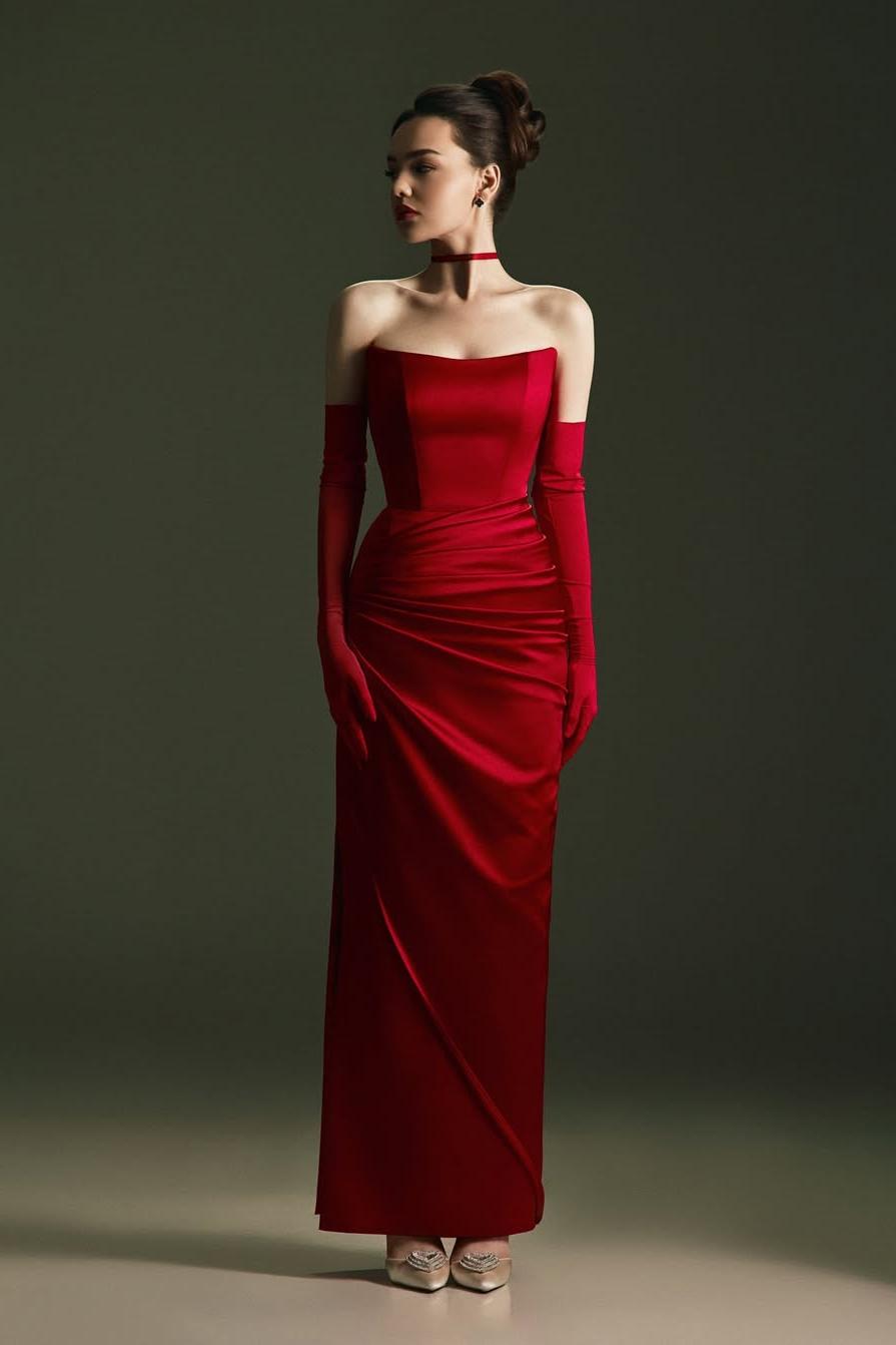Lussooy Elegant Satin Red Sleeveless Pleated Prom Dresses with Gloves 