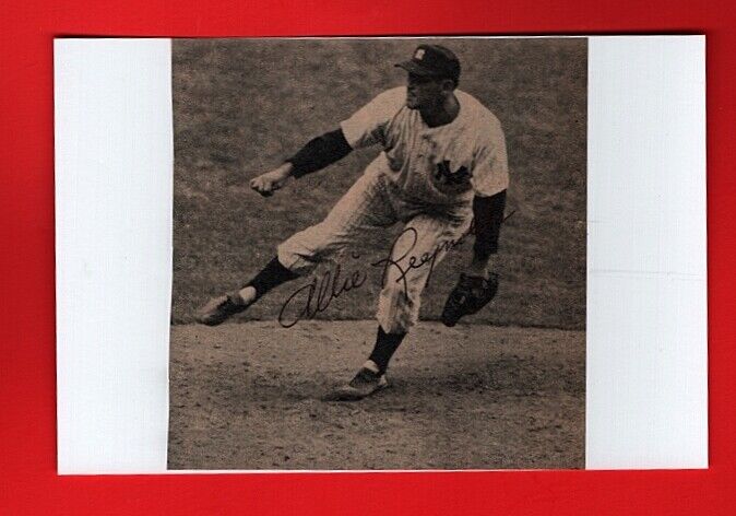 1947-54 ALLIE REYNOLDS-NY YANKEES 4X6 AUTOGRAPHED MAGAZINE Photo Poster painting-(d.1997)