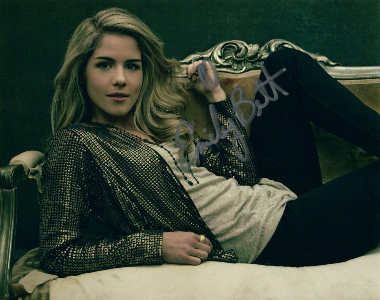 Emily Bett Rickards autographed 8x10 Picture Photo Poster painting signed Pic with COA