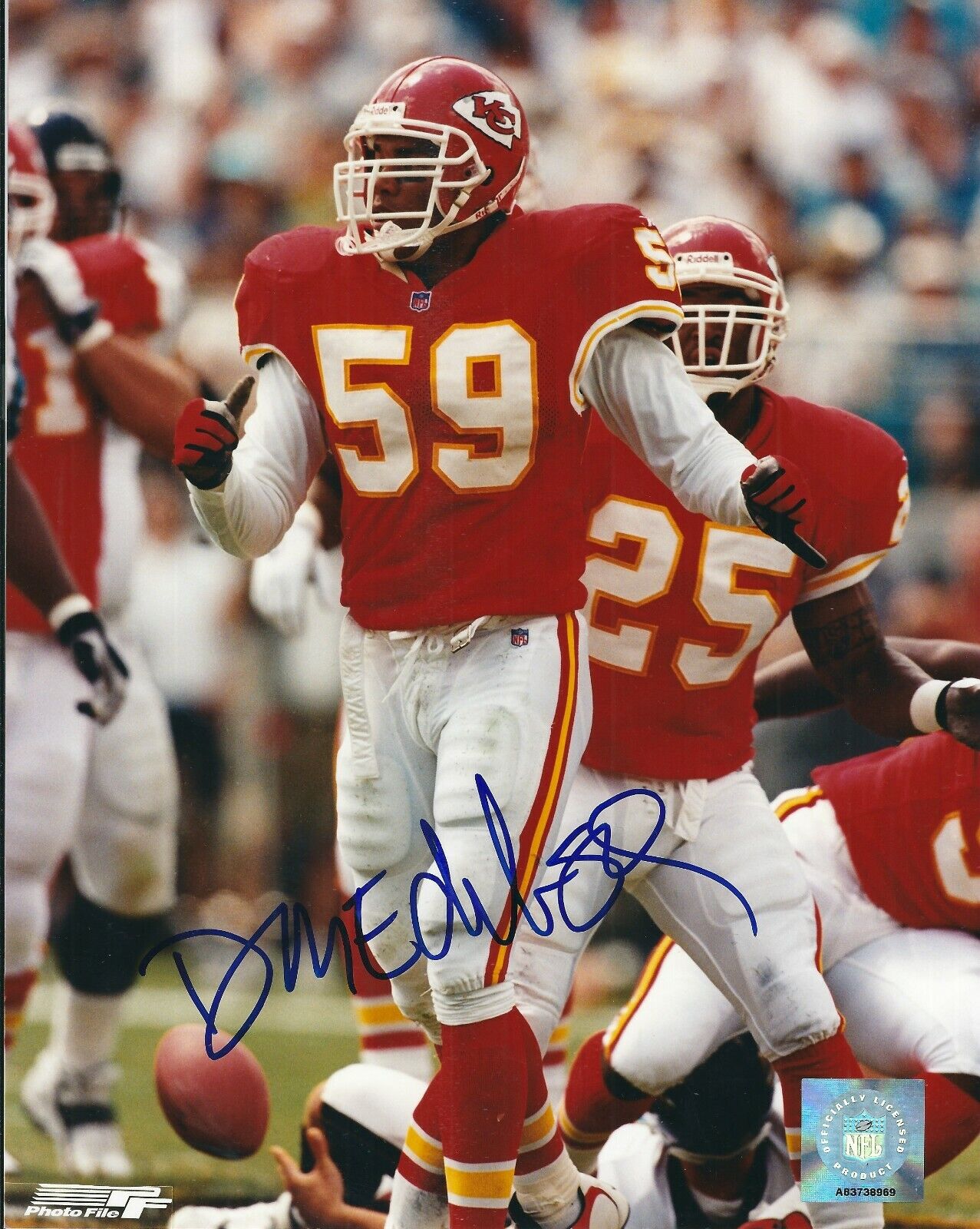 Signed 8x10 DONNIE EDWARDS Kansas City Chiefs Autographed Photo Poster painting - w/COA