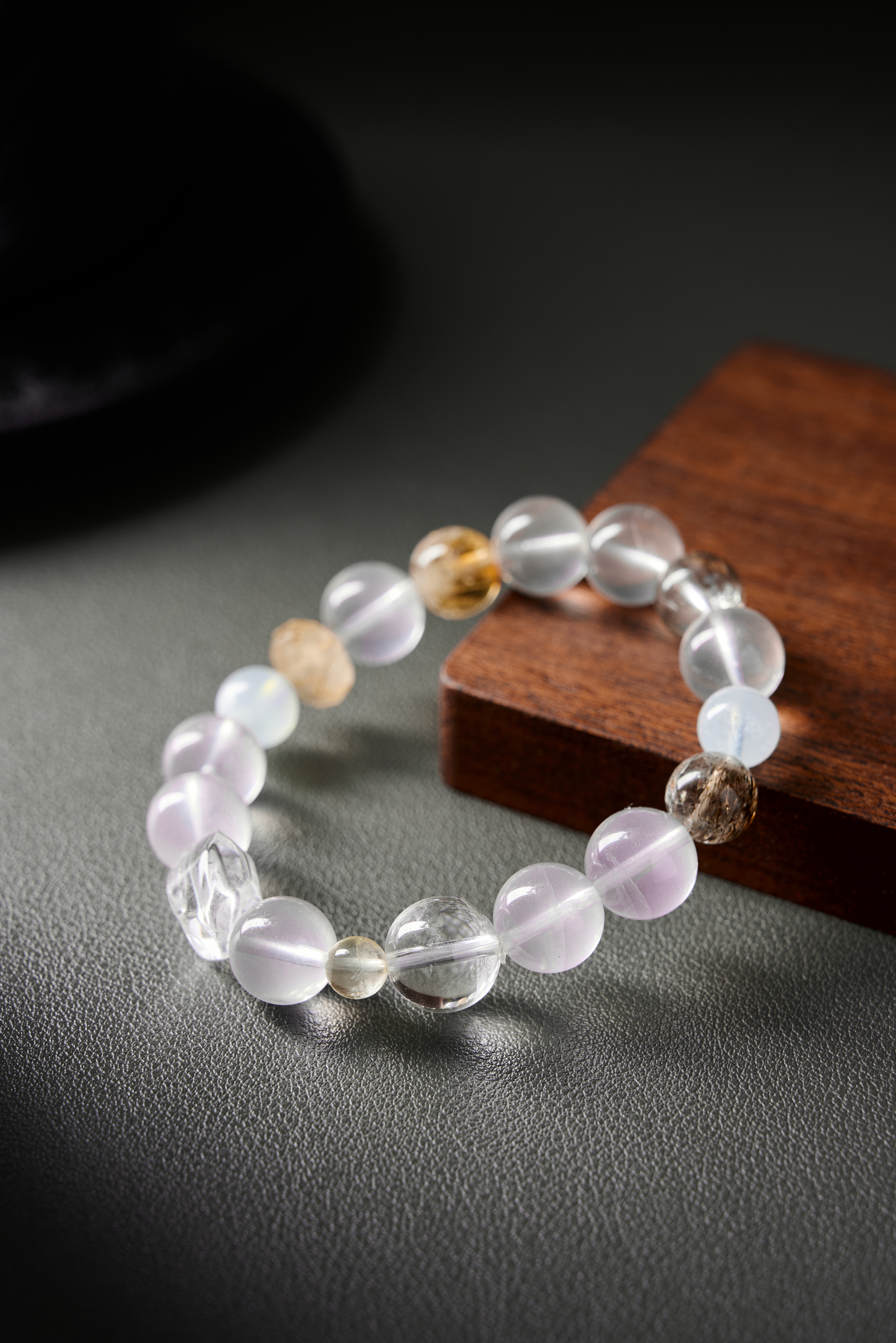 Angled side shot showing polish and spacing, hand-strung elastic bracelet sized 16–18 cm