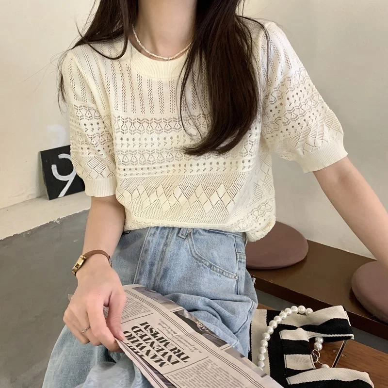 Uveng Uveng T-Shirt Girl Summer New Hollow Hook Design Temperament Round-Neck Short-Sleeved Top In The Wind Trend