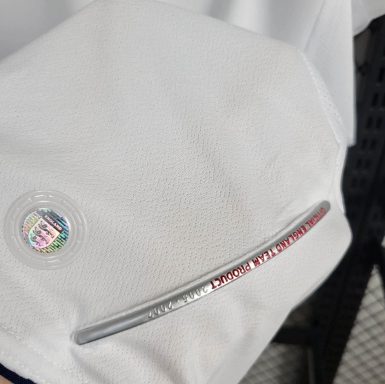 Retro England 2005 Home Football T-Shirt Thai Quality