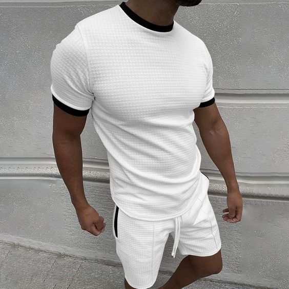 BrosWear Solid Color Contrast T-Shirt And Shorts Two-Piece Set