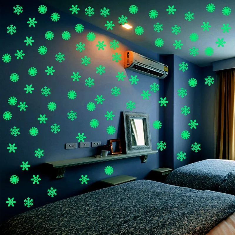 50pcs 3D Snowflake Luminous Wall Sticker Fluorescent Glow In The Dark Wall Decor for Home Kids Room Bedroom Christmas Decor