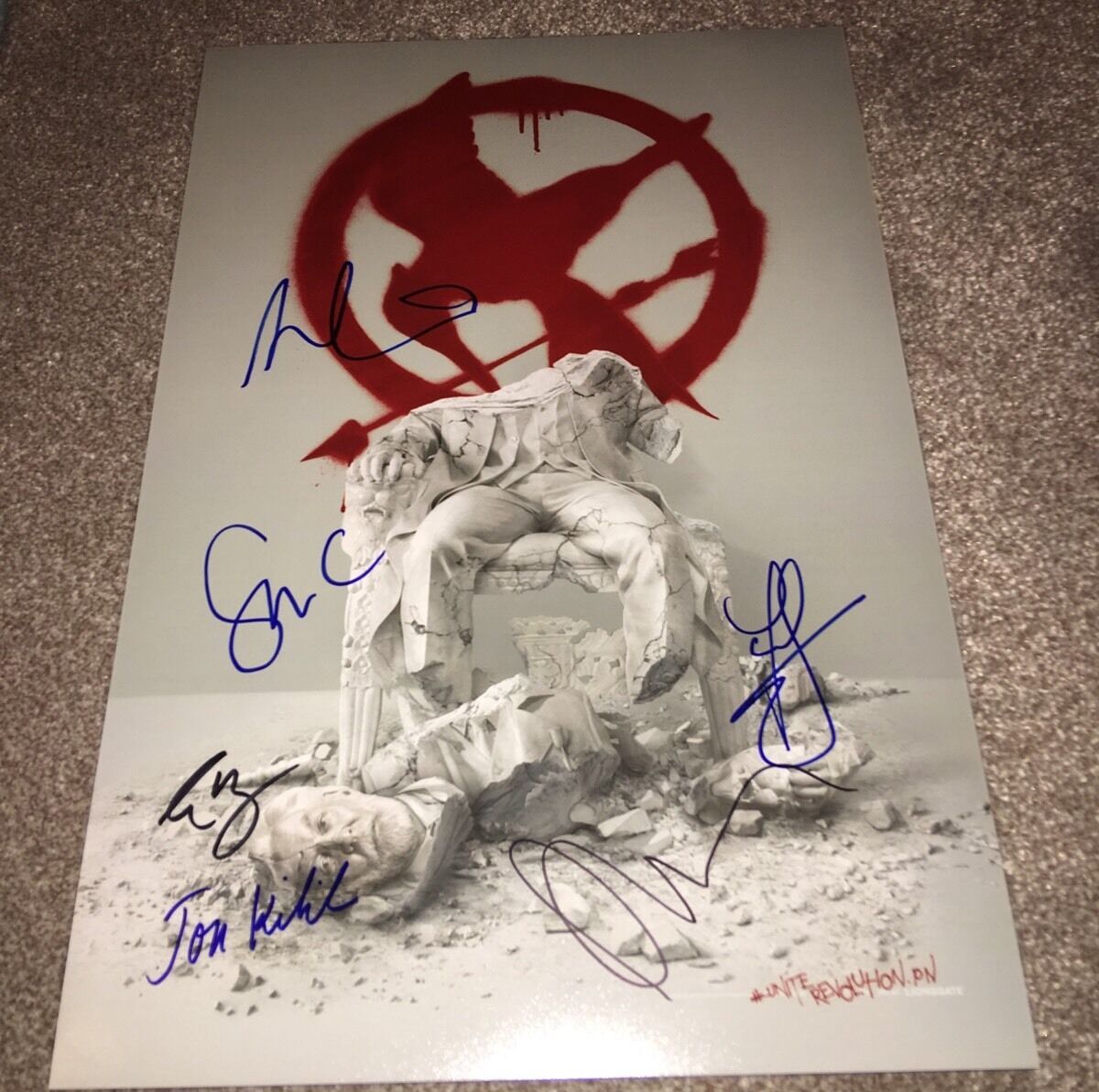 The Hunger Games: Mockingjay *SIGNED* 18X12 Photo Poster painting CAST Photo Poster painting