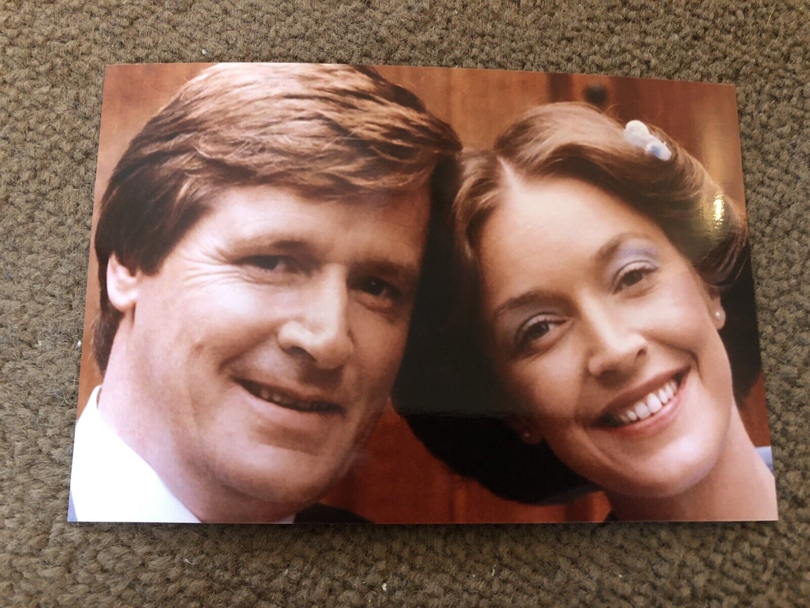 ANNE KIRKBRIDE & BILL ROACHE(CORONATION STREET) UNSIGNED Photo Poster painting- 6x4”