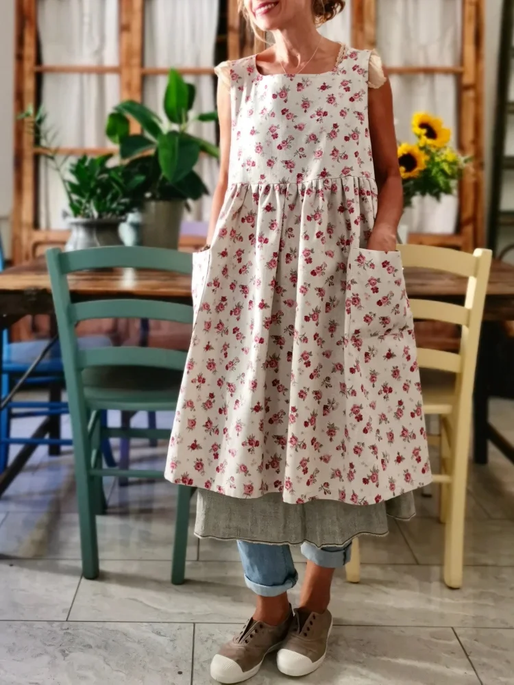 Women's Kitchen Apron with Roses