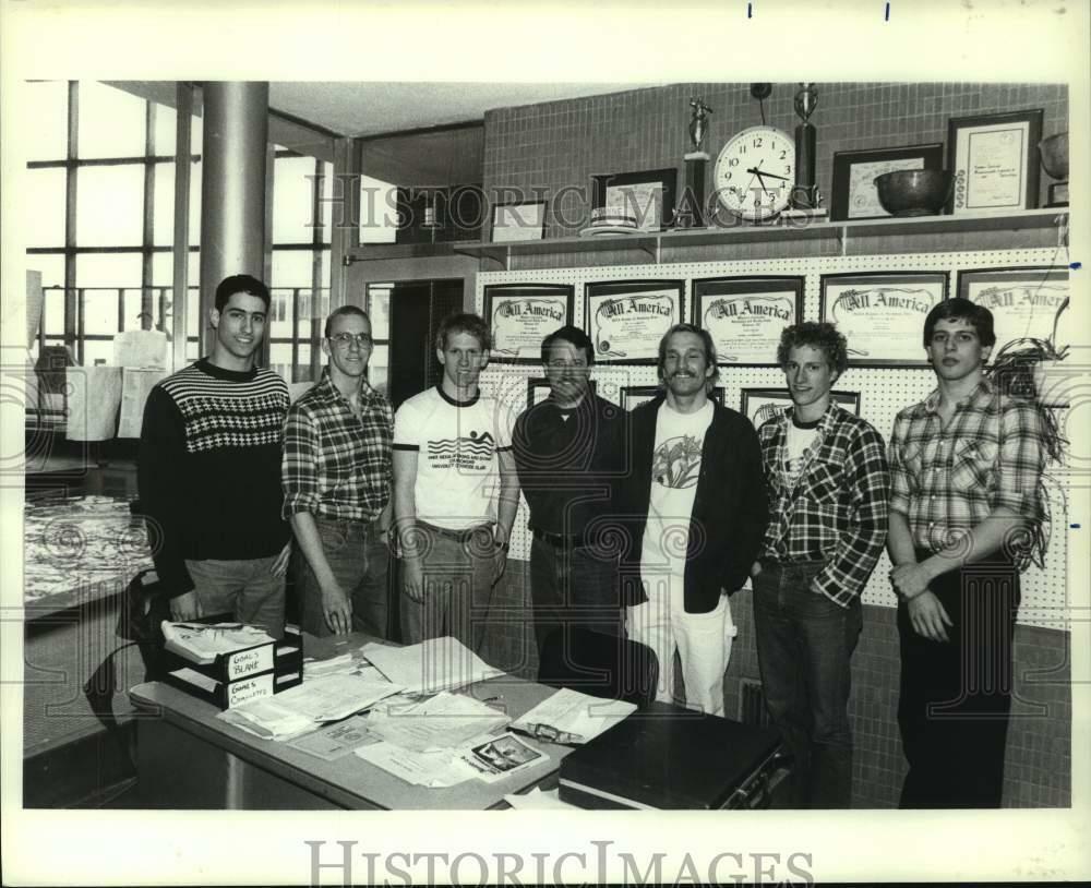 Press Photo Poster painting Athletes pose for Photo Poster painting in New York - tus05568