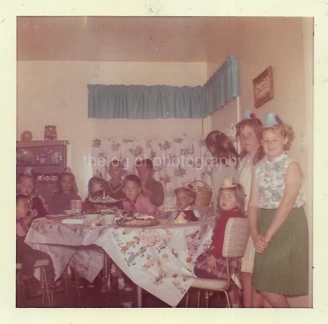 FOUND Photo Poster paintingGRAPH Color FAMILY GATHERING Portrait VINTAGE 50′s 60′s 22 46 W