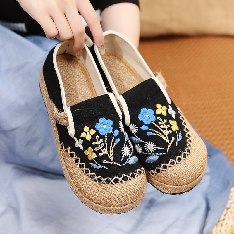Bohemian Ethnic Style Dot Embroidery Straw Sole Portable Shoes