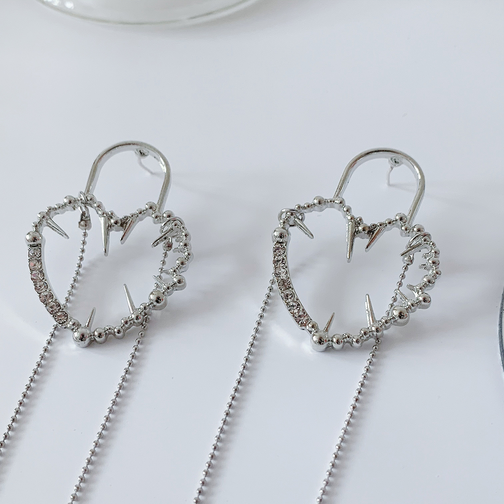 Thorn Openwork Heart Earrings