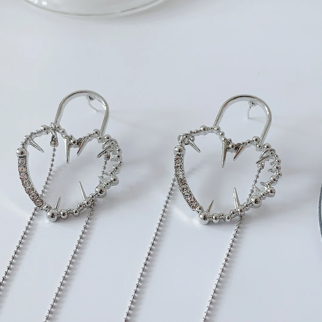 Thorn Openwork Heart Earrings